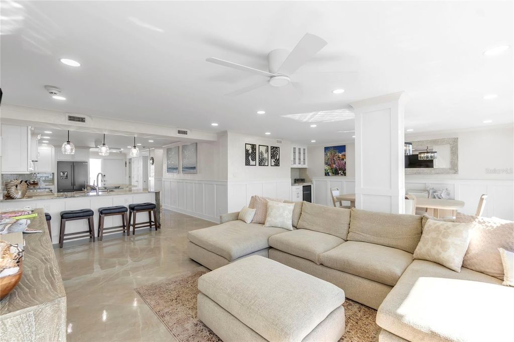 Image 10 of property listing at 5770 MIDNIGHT PASS C608, Siesta Key, FL 34242