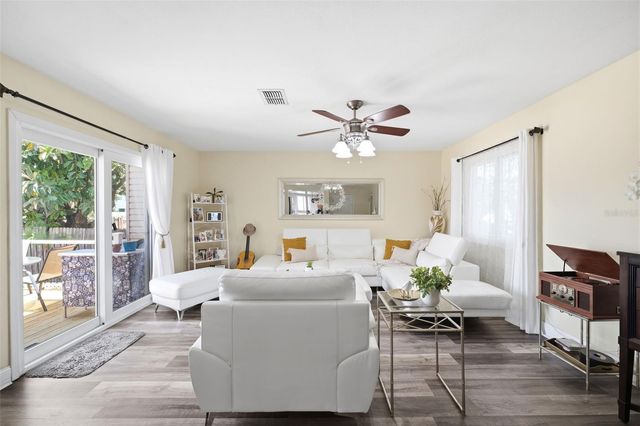 111 69TH AVENUE N, St Petersburg, FL 33702
