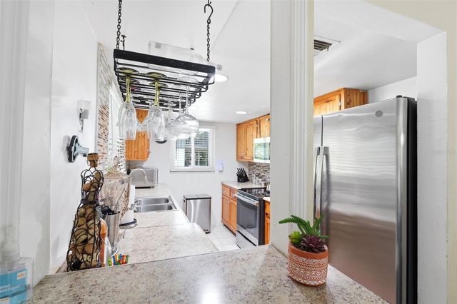 111 69TH AVENUE N, St Petersburg, FL 33702