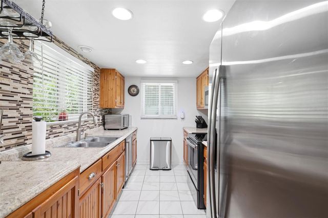 111 69TH AVENUE N, St Petersburg, FL 33702