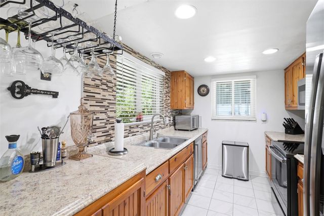 111 69TH AVENUE N, St Petersburg, FL 33702