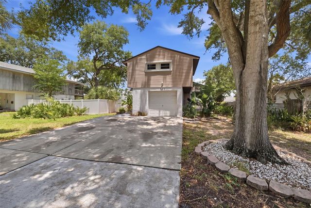 111 69TH AVENUE N, St Petersburg, FL 33702