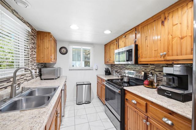 111 69TH AVENUE N, St Petersburg, FL 33702