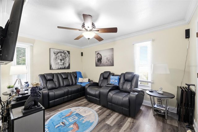 111 69TH AVENUE N, St Petersburg, FL 33702