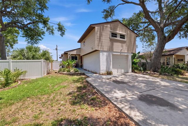 111 69TH AVENUE N, St Petersburg, FL 33702