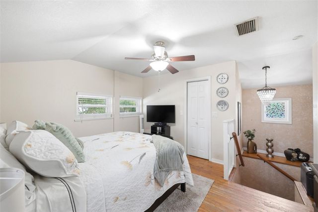 111 69TH AVENUE N, St Petersburg, FL 33702