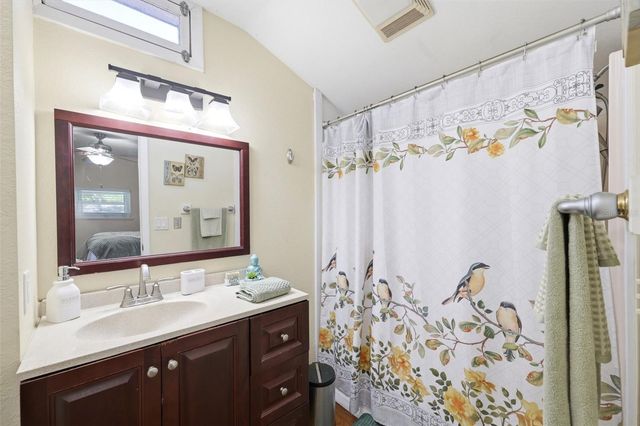 111 69TH AVENUE N, St Petersburg, FL 33702