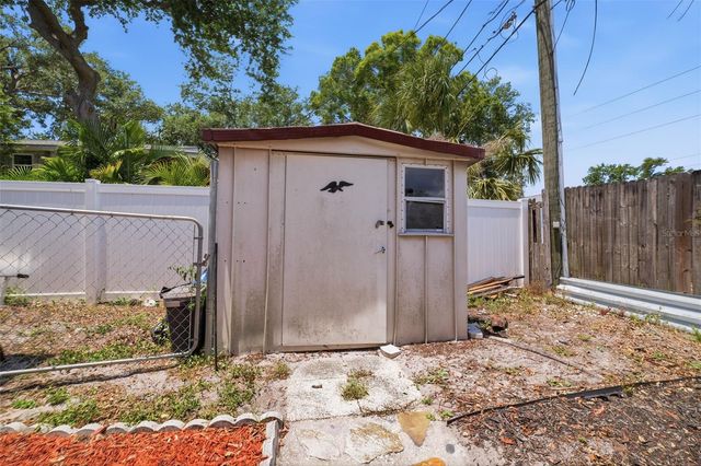 111 69TH AVENUE N, St Petersburg, FL 33702