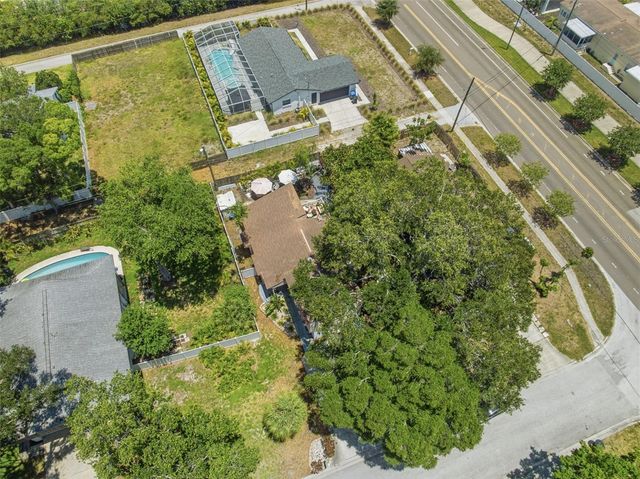 111 69TH AVENUE N, St Petersburg, FL 33702