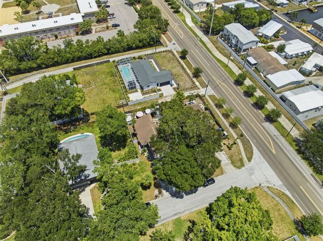 111 69TH AVENUE N, St Petersburg, FL 33702