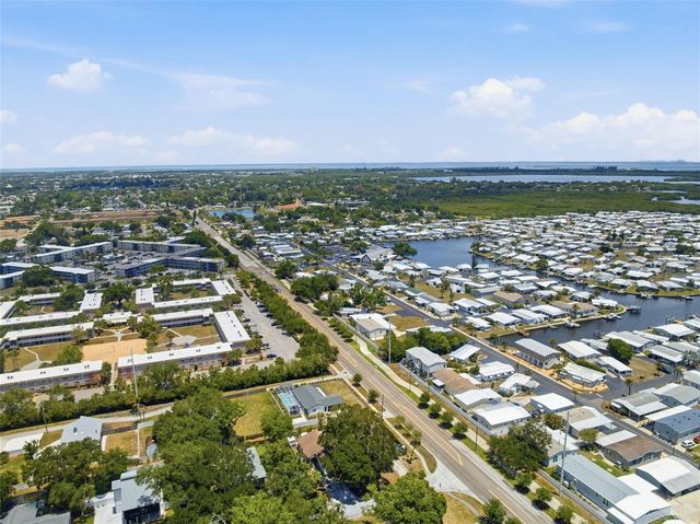 111 69TH AVENUE N, St Petersburg, FL 33702