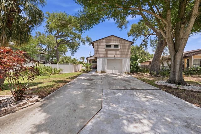 111 69TH AVENUE N, St Petersburg, FL 33702