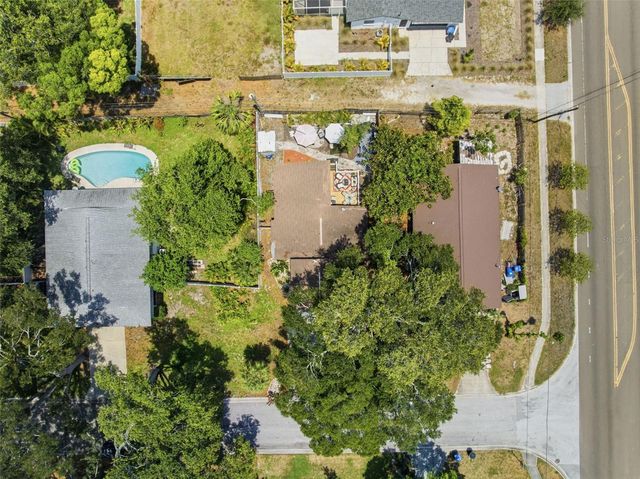 111 69TH AVENUE N, St Petersburg, FL 33702