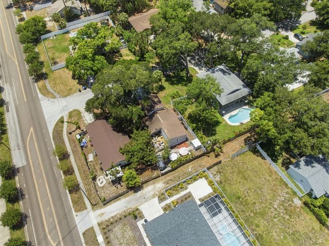 111 69TH AVENUE N, St Petersburg, FL 33702