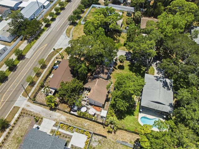 111 69TH AVENUE N, St Petersburg, FL 33702