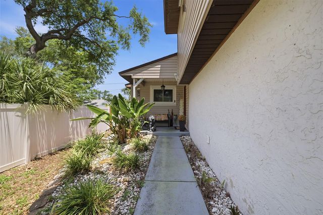 111 69TH AVENUE N, St Petersburg, FL 33702
