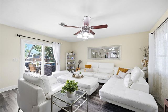 111 69TH AVENUE N, St Petersburg, FL 33702