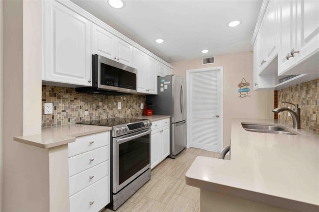 2980 HAINES BAYSHORE ROAD 160, Clearwater, FL 33760