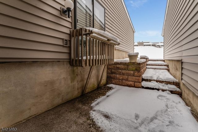 53 Overlook Dr, Union Twp., NJ 08809