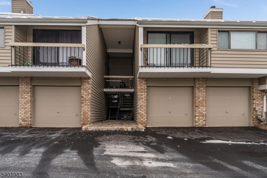 53 Overlook Dr, Union Twp., NJ 08809