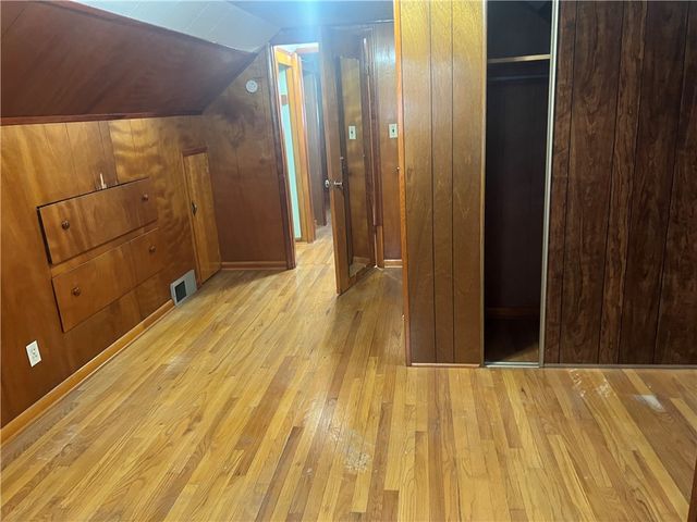 1020 Poe St, Vandergrift, PA 15690