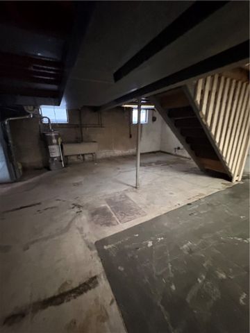 1020 Poe St, Vandergrift, PA 15690