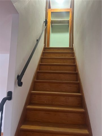 1020 Poe St, Vandergrift, PA 15690