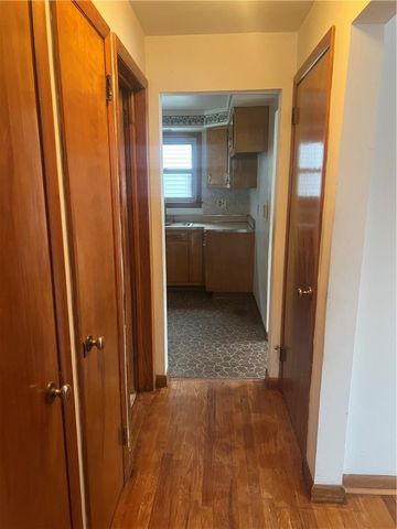 1020 Poe St, Vandergrift, PA 15690