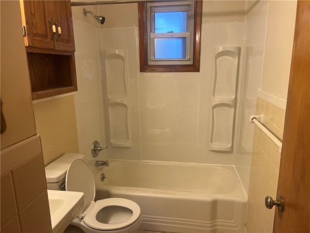 1020 Poe St, Vandergrift, PA 15690