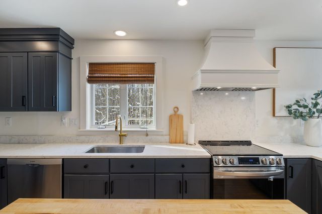 12 Runaway Road, Newfields, NH 03856