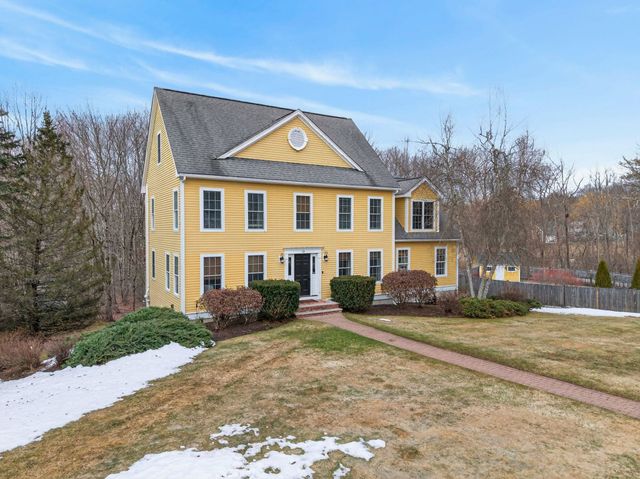 12 Runaway Road, Newfields, NH 03856