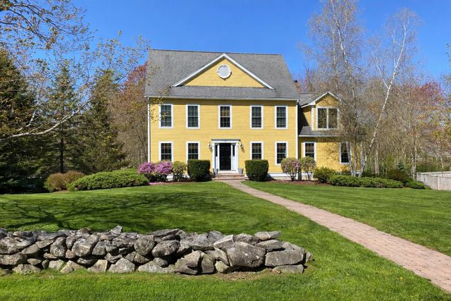 12 Runaway Road, Newfields, NH 03856