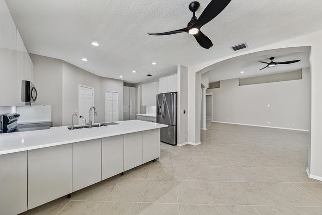 12325 Cascades Pointe Drive, Boca Raton, FL 33428