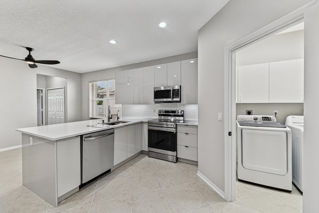 12325 Cascades Pointe Drive, Boca Raton, FL 33428