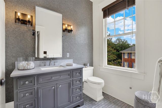 123 E 46th Street, Savannah, GA 31405