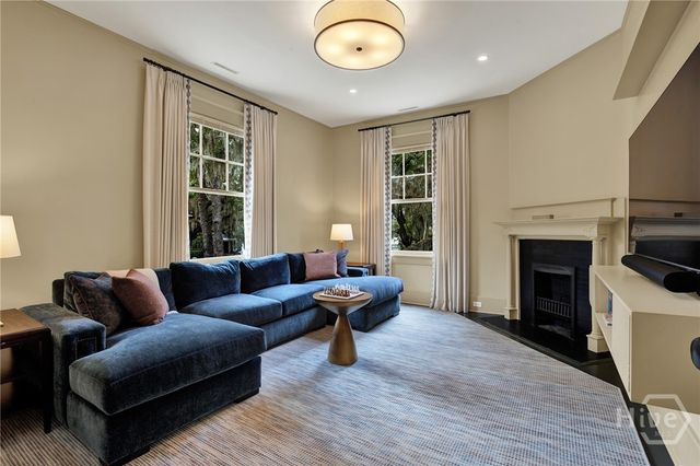 123 E 46th Street, Savannah, GA 31405