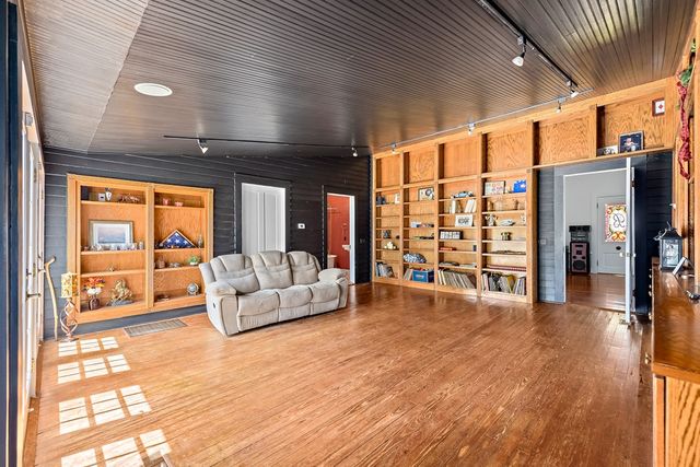 221 S Live Oak, Geneva, AL 36340