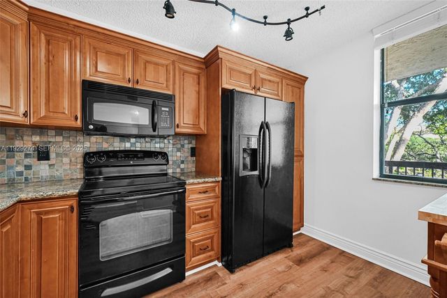 3150 NW 42nd Ave E301, Coconut Creek, FL 33066