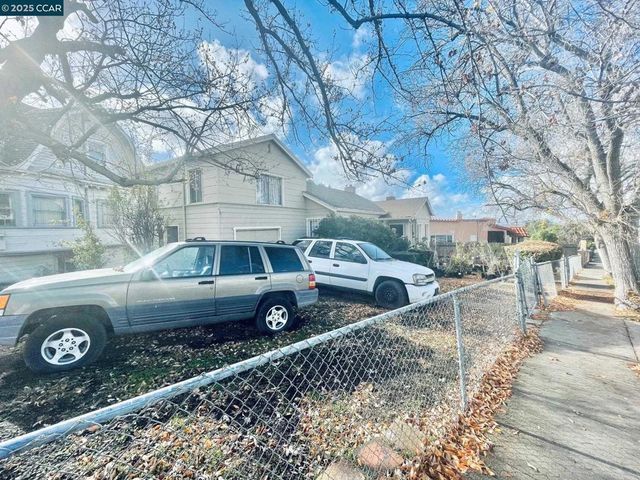 2533 Cherokee Ave, Oakland, CA 94605