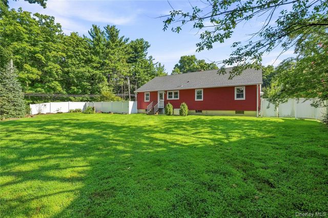 1 Henning Drive, Montrose, NY 10567