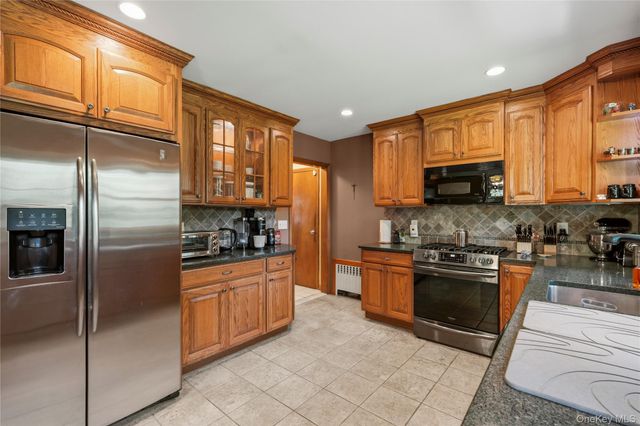 1 Henning Drive, Montrose, NY 10567