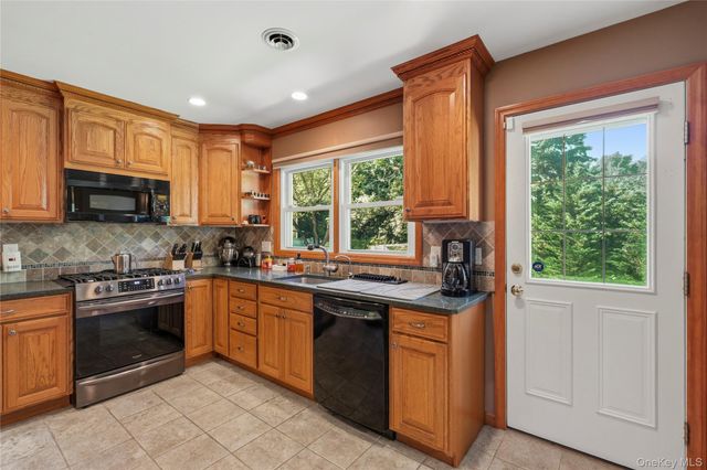 1 Henning Drive, Montrose, NY 10567