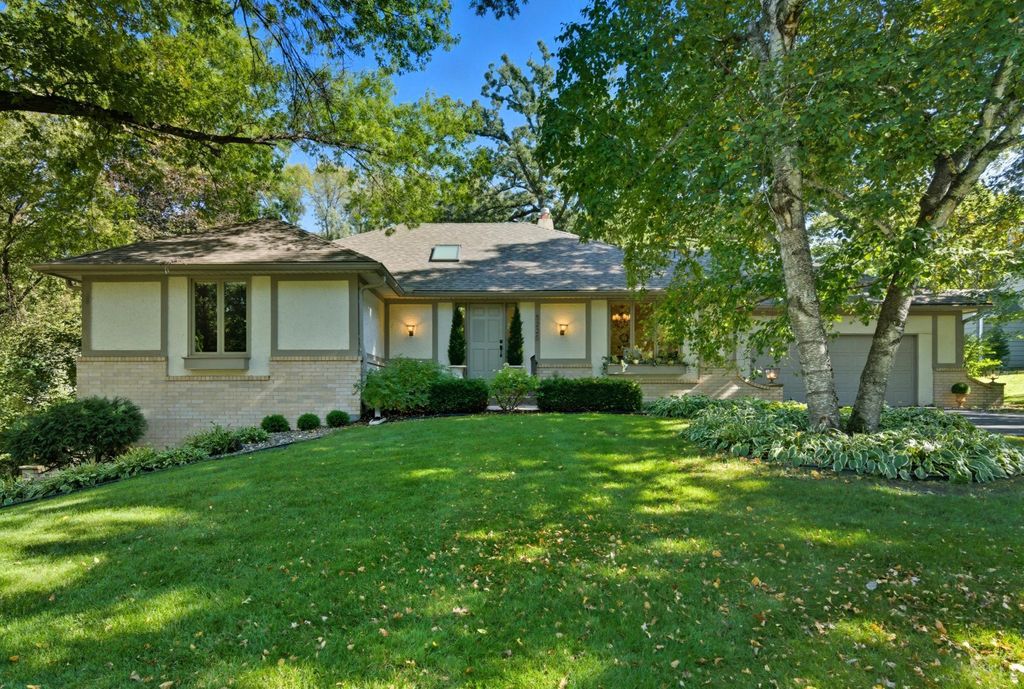 5225 Evanswood Lane, Edina, MN 55436