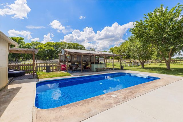 559 Private Road 929 and 501 S. Main St PR, Taylor, TX 76574