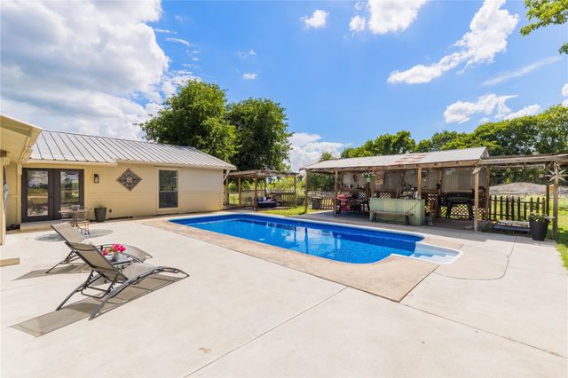 559 Private Road 929 and 501 S. Main St PR, Taylor, TX 76574