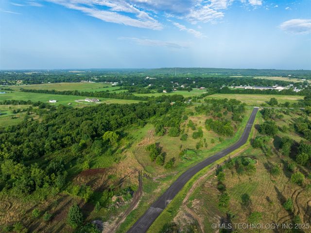 018 W 195th Street S, Mounds, OK 74047