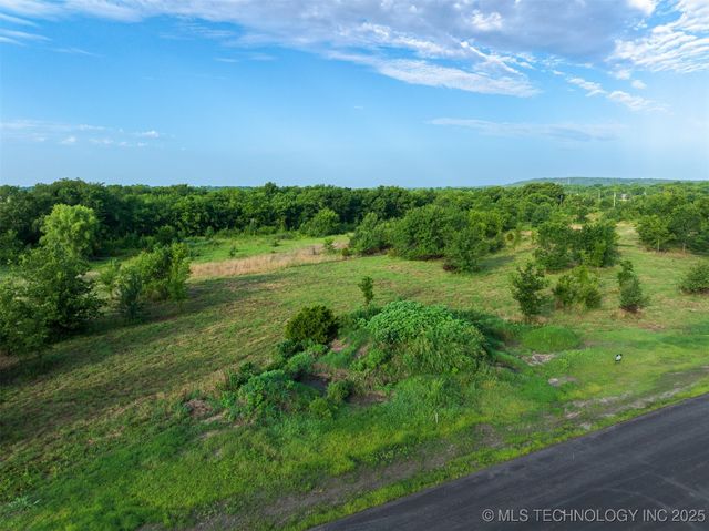 018 W 195th Street S, Mounds, OK 74047