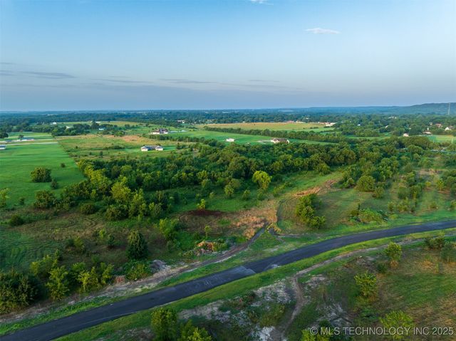 018 W 195th Street S, Mounds, OK 74047