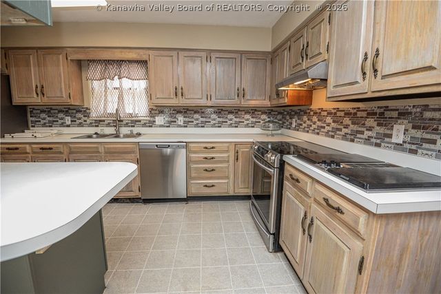 2102 Woodhill Place, St Albans, WV 25177