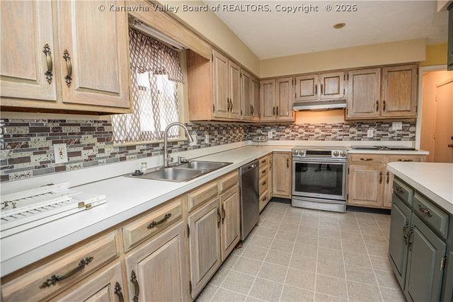 2102 Woodhill Place, St Albans, WV 25177